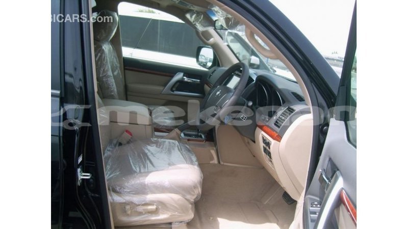 Big with watermark toyota land cruiser aragatsotn import dubai 2459