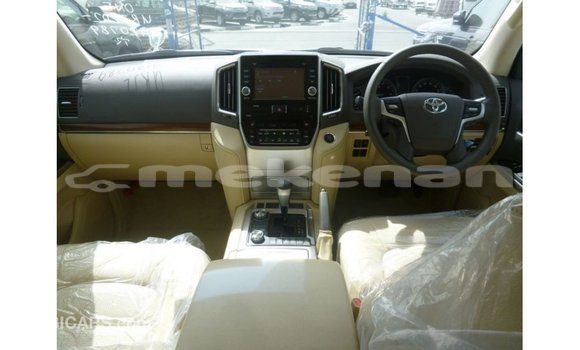 Buy Import Toyota Land Cruiser White Car in Import - Dubai in Aragatsotn Buy Import Toyota Land Cruiser White Car in Import - Dubai in Aragatsotn