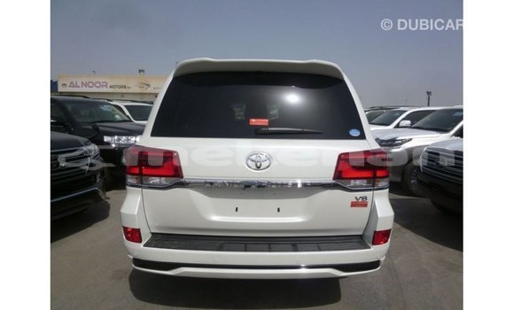 Buy Import Toyota Land Cruiser White Car in Import - Dubai in Aragatsotn Buy Import Toyota Land Cruiser White Car in Import - Dubai in Aragatsotn