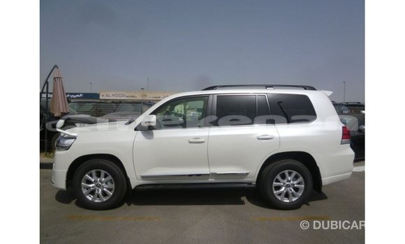 Buy Import Toyota Land Cruiser White Car in Import - Dubai in Aragatsotn Buy Import Toyota Land Cruiser White Car in Import - Dubai in Aragatsotn