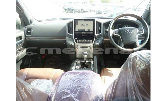 Buy Import Toyota Land Cruiser White Car in Import - Dubai in Aragatsotn Buy Import Toyota Land Cruiser White Car in Import - Dubai in Aragatsotn