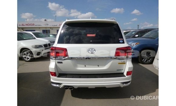 Buy Import Toyota Land Cruiser White Car in Import - Dubai in Aragatsotn Buy Import Toyota Land Cruiser White Car in Import - Dubai in Aragatsotn