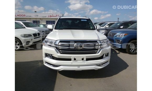 Buy Import Toyota Land Cruiser White Car in Import - Dubai in Aragatsotn Buy Import Toyota Land Cruiser White Car in Import - Dubai in Aragatsotn