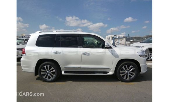 Buy Import Toyota Land Cruiser White Car in Import - Dubai in Aragatsotn Buy Import Toyota Land Cruiser White Car in Import - Dubai in Aragatsotn