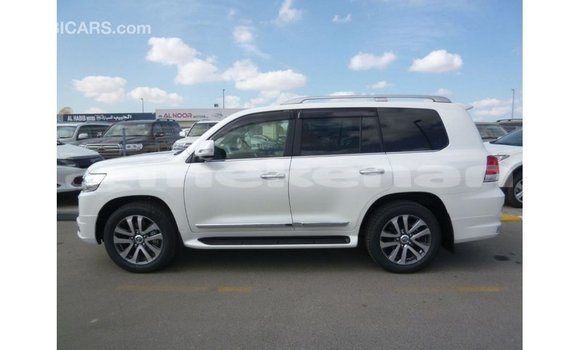 Buy Import Toyota Land Cruiser White Car in Import - Dubai in Aragatsotn Buy Import Toyota Land Cruiser White Car in Import - Dubai in Aragatsotn
