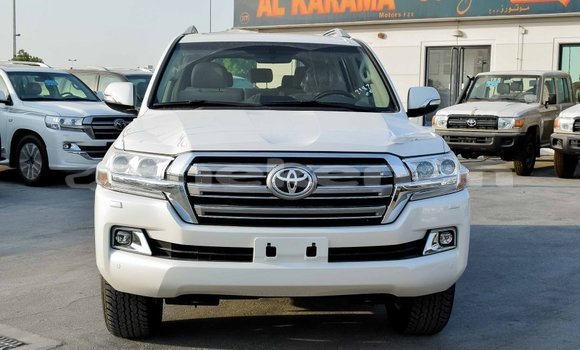 Buy Import Toyota Land Cruiser White Car in Import - Dubai in Aragatsotn Buy Import Toyota Land Cruiser White Car in Import - Dubai in Aragatsotn