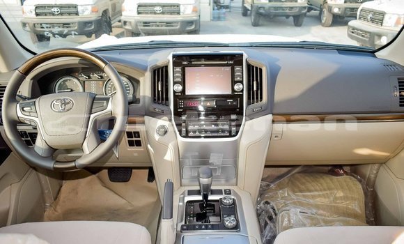 Buy Import Toyota Land Cruiser White Car in Import - Dubai in Aragatsotn Buy Import Toyota Land Cruiser White Car in Import - Dubai in Aragatsotn