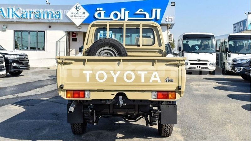 Big with watermark toyota land cruiser aragatsotn import dubai 2486