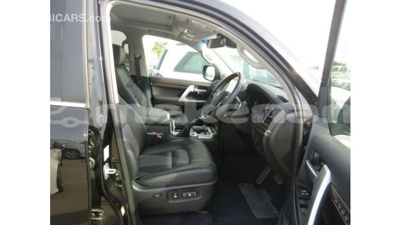 Big with watermark toyota land cruiser aragatsotn import dubai 2490