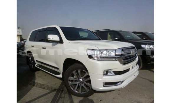 Buy Import Toyota Land Cruiser White Car in Import - Dubai in Aragatsotn Buy Import Toyota Land Cruiser White Car in Import - Dubai in Aragatsotn