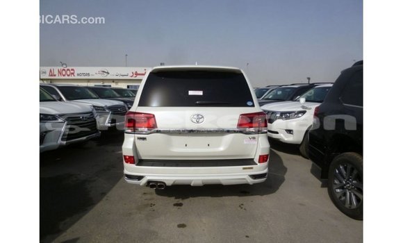 Buy Import Toyota Land Cruiser White Car in Import - Dubai in Aragatsotn Buy Import Toyota Land Cruiser White Car in Import - Dubai in Aragatsotn