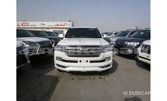 Buy Import Toyota Land Cruiser White Car in Import - Dubai in Aragatsotn Buy Import Toyota Land Cruiser White Car in Import - Dubai in Aragatsotn