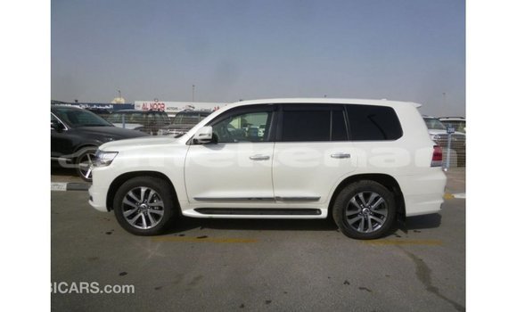Buy Import Toyota Land Cruiser White Car in Import - Dubai in Aragatsotn Buy Import Toyota Land Cruiser White Car in Import - Dubai in Aragatsotn