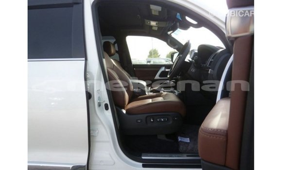 Buy Import Toyota Land Cruiser White Car in Import - Dubai in Aragatsotn Buy Import Toyota Land Cruiser White Car in Import - Dubai in Aragatsotn