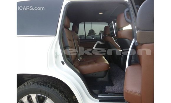 Buy Import Toyota Land Cruiser White Car in Import - Dubai in Aragatsotn Buy Import Toyota Land Cruiser White Car in Import - Dubai in Aragatsotn