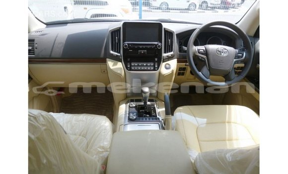 Buy Import Toyota Land Cruiser White Car in Import - Dubai in Aragatsotn Buy Import Toyota Land Cruiser White Car in Import - Dubai in Aragatsotn