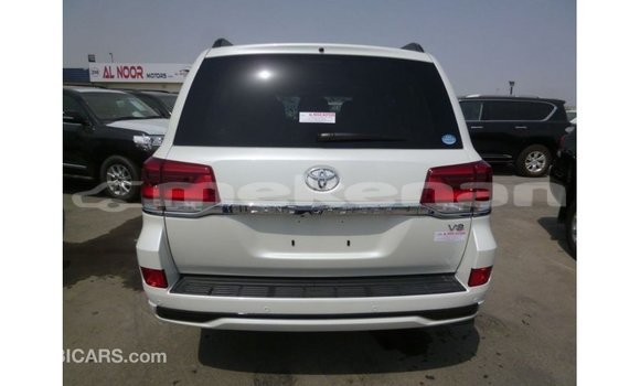 Buy Import Toyota Land Cruiser White Car in Import - Dubai in Aragatsotn Buy Import Toyota Land Cruiser White Car in Import - Dubai in Aragatsotn