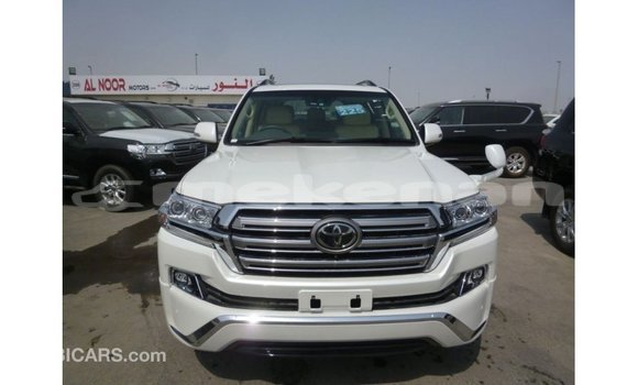 Buy Import Toyota Land Cruiser White Car in Import - Dubai in Aragatsotn Buy Import Toyota Land Cruiser White Car in Import - Dubai in Aragatsotn