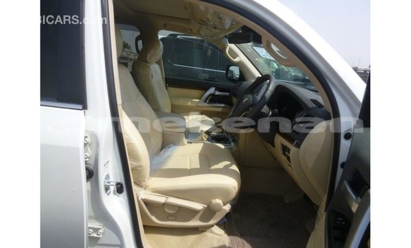 Buy Import Toyota Land Cruiser White Car in Import - Dubai in Aragatsotn Buy Import Toyota Land Cruiser White Car in Import - Dubai in Aragatsotn