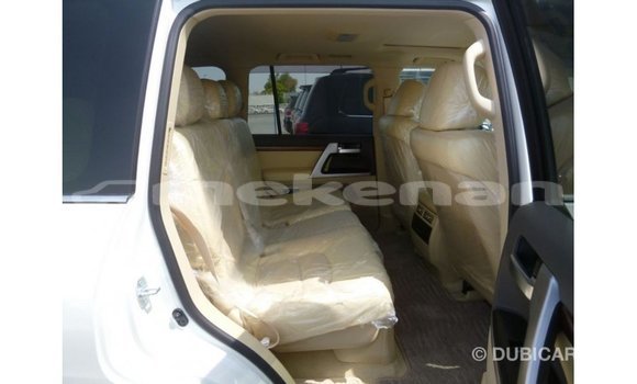 Buy Import Toyota Land Cruiser White Car in Import - Dubai in Aragatsotn Buy Import Toyota Land Cruiser White Car in Import - Dubai in Aragatsotn