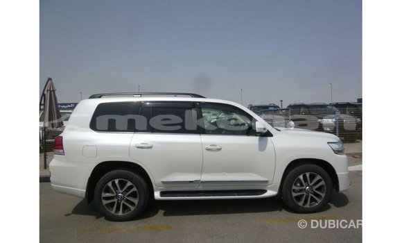 Buy Import Toyota Land Cruiser White Car in Import - Dubai in Aragatsotn Buy Import Toyota Land Cruiser White Car in Import - Dubai in Aragatsotn