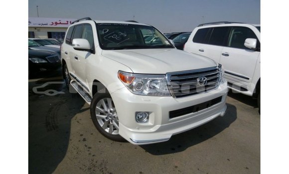 Buy Import Toyota Land Cruiser White Car in Import - Dubai in Aragatsotn Buy Import Toyota Land Cruiser White Car in Import - Dubai in Aragatsotn
