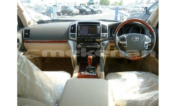 Buy Import Toyota Land Cruiser White Car in Import - Dubai in Aragatsotn Buy Import Toyota Land Cruiser White Car in Import - Dubai in Aragatsotn