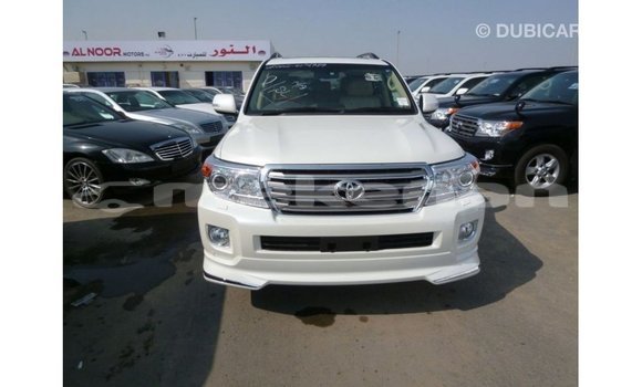 Buy Import Toyota Land Cruiser White Car in Import - Dubai in Aragatsotn Buy Import Toyota Land Cruiser White Car in Import - Dubai in Aragatsotn