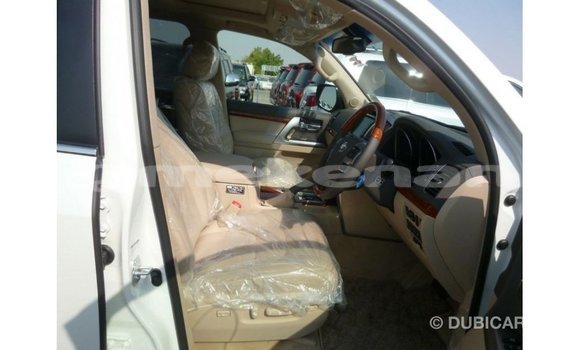 Buy Import Toyota Land Cruiser White Car in Import - Dubai in Aragatsotn Buy Import Toyota Land Cruiser White Car in Import - Dubai in Aragatsotn
