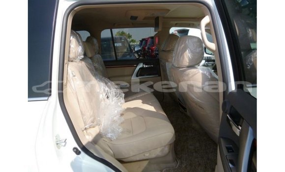 Buy Import Toyota Land Cruiser White Car in Import - Dubai in Aragatsotn Buy Import Toyota Land Cruiser White Car in Import - Dubai in Aragatsotn