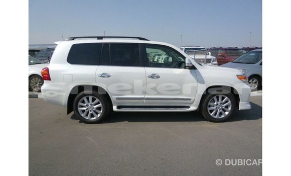 Buy Import Toyota Land Cruiser White Car in Import - Dubai in Aragatsotn Buy Import Toyota Land Cruiser White Car in Import - Dubai in Aragatsotn