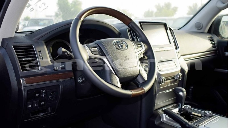 Big with watermark toyota land cruiser aragatsotn import dubai 2510