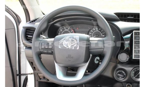 Buy Import Toyota Hilux White Car in Import - Dubai in Aragatsotn Buy Import Toyota Hilux White Car in Import - Dubai in Aragatsotn