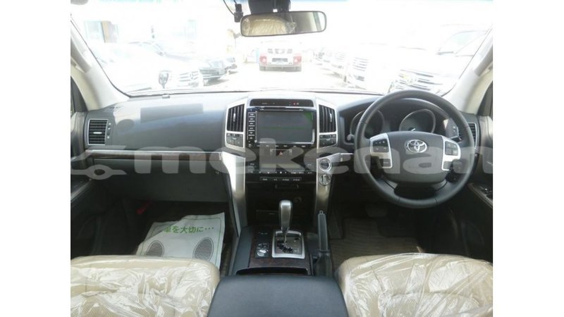 Big with watermark toyota land cruiser aragatsotn import dubai 2528