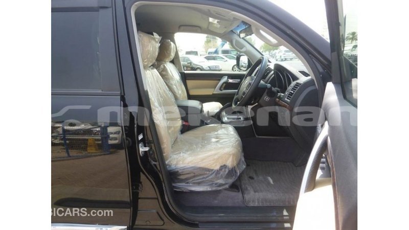 Big with watermark toyota land cruiser aragatsotn import dubai 2528