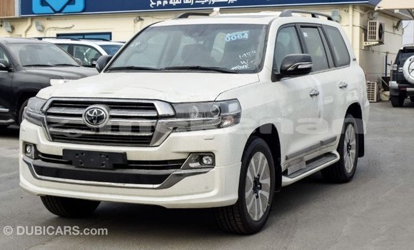 Buy Import Toyota Land Cruiser White Car in Import - Dubai in Aragatsotn Buy Import Toyota Land Cruiser White Car in Import - Dubai in Aragatsotn