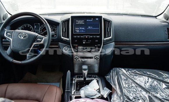 Buy Import Toyota Land Cruiser White Car in Import - Dubai in Aragatsotn Buy Import Toyota Land Cruiser White Car in Import - Dubai in Aragatsotn