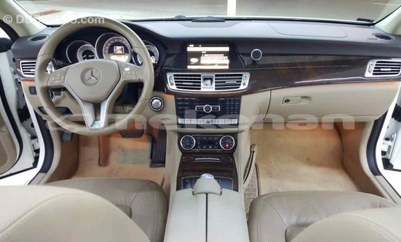 Buy Import Mercedes-Benz 190 (W201) White Car in Import - Dubai in Aragatsotn Buy Import Mercedes-Benz 190 (W201) White Car in Import - Dubai in Aragatsotn