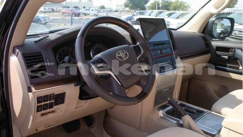 Big with watermark toyota land cruiser aragatsotn import dubai 2548