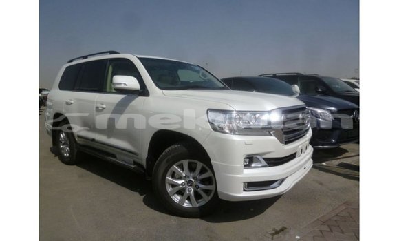 Buy Import Toyota Land Cruiser White Car in Import - Dubai in Aragatsotn Buy Import Toyota Land Cruiser White Car in Import - Dubai in Aragatsotn