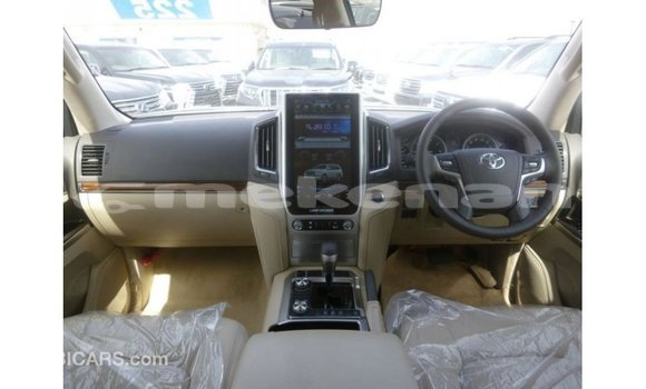 Buy Import Toyota Land Cruiser White Car in Import - Dubai in Aragatsotn Buy Import Toyota Land Cruiser White Car in Import - Dubai in Aragatsotn