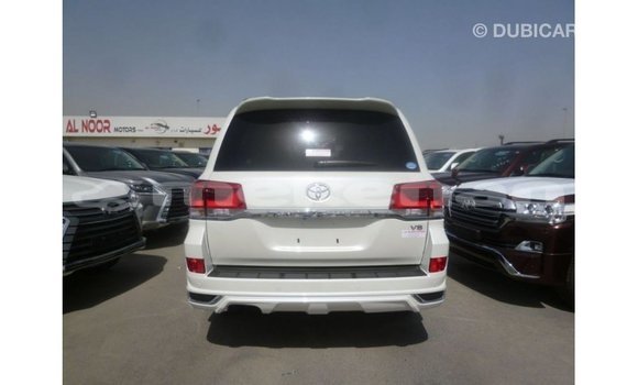 Buy Import Toyota Land Cruiser White Car in Import - Dubai in Aragatsotn Buy Import Toyota Land Cruiser White Car in Import - Dubai in Aragatsotn