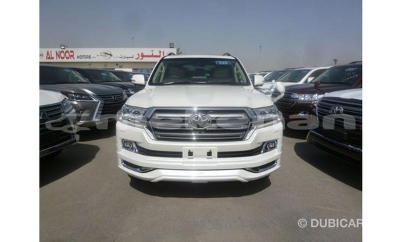 Buy Import Toyota Land Cruiser White Car in Import - Dubai in Aragatsotn Buy Import Toyota Land Cruiser White Car in Import - Dubai in Aragatsotn