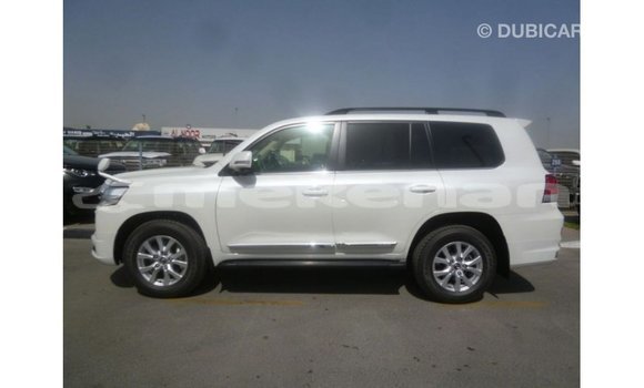 Buy Import Toyota Land Cruiser White Car in Import - Dubai in Aragatsotn Buy Import Toyota Land Cruiser White Car in Import - Dubai in Aragatsotn