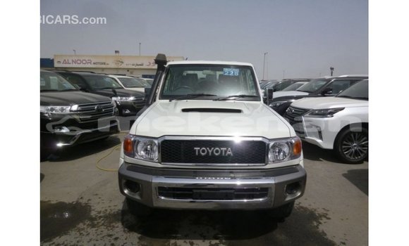 Buy Import Toyota Land Cruiser White Car in Import - Dubai in Aragatsotn Buy Import Toyota Land Cruiser White Car in Import - Dubai in Aragatsotn