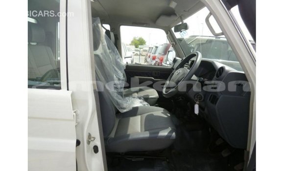 Buy Import Toyota Land Cruiser White Car in Import - Dubai in Aragatsotn Buy Import Toyota Land Cruiser White Car in Import - Dubai in Aragatsotn