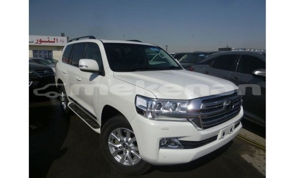 Buy Import Toyota Land Cruiser White Car in Import - Dubai in Aragatsotn Buy Import Toyota Land Cruiser White Car in Import - Dubai in Aragatsotn