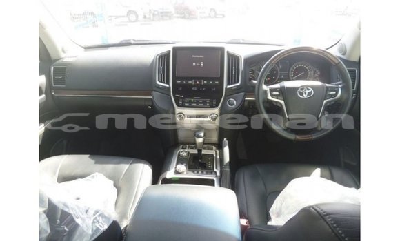 Buy Import Toyota Land Cruiser White Car in Import - Dubai in Aragatsotn Buy Import Toyota Land Cruiser White Car in Import - Dubai in Aragatsotn