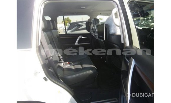 Buy Import Toyota Land Cruiser White Car in Import - Dubai in Aragatsotn Buy Import Toyota Land Cruiser White Car in Import - Dubai in Aragatsotn