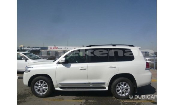 Buy Import Toyota Land Cruiser White Car in Import - Dubai in Aragatsotn Buy Import Toyota Land Cruiser White Car in Import - Dubai in Aragatsotn